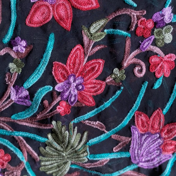 Embroidered Floral Kimono-Sleeved Dress - Picture 8 of 10